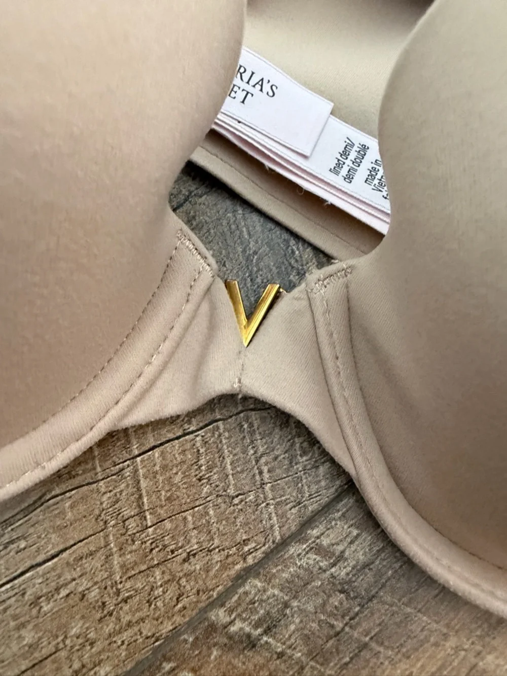 Victoria's Secret Nude Bra with Gold V - Picture 2 of 3